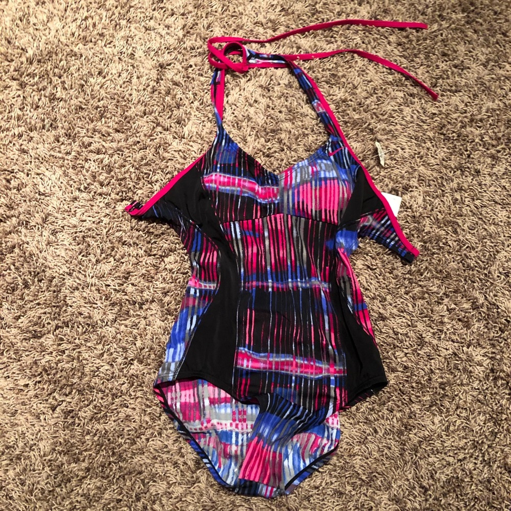 Nike Women’s Medium Swimwear. One piece. NWT.